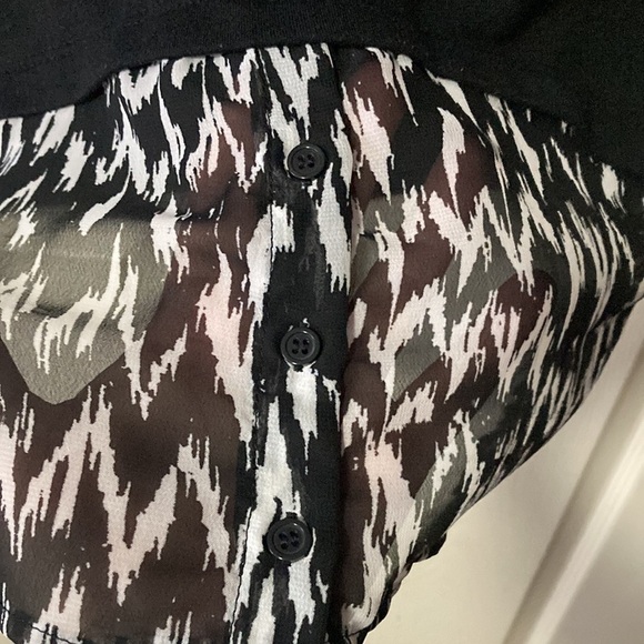 Apt 9 sweatshirt with false shirt tail - Picture 3 of 10